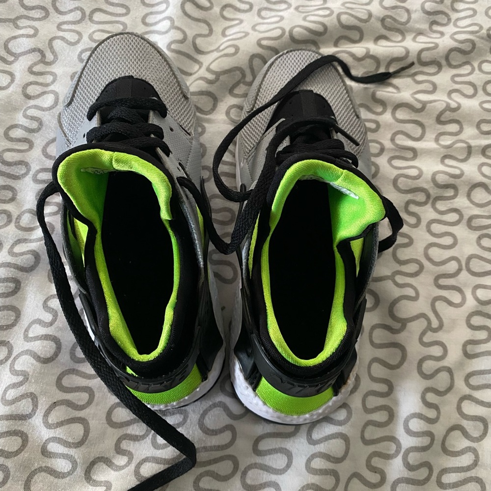 Boys Nike sneakers - Picture 1 of 11
